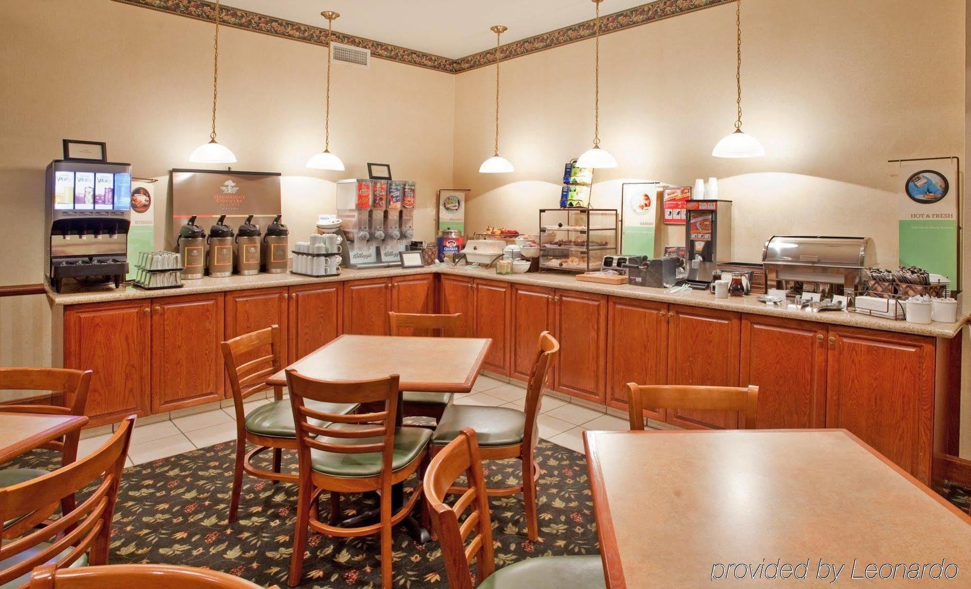 Country Inn & Suites By Radisson, St Charles Historic District Saint Charles Екстер'єр фото